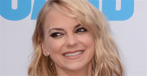 Anna Faris Left Mom And We Now Know Why